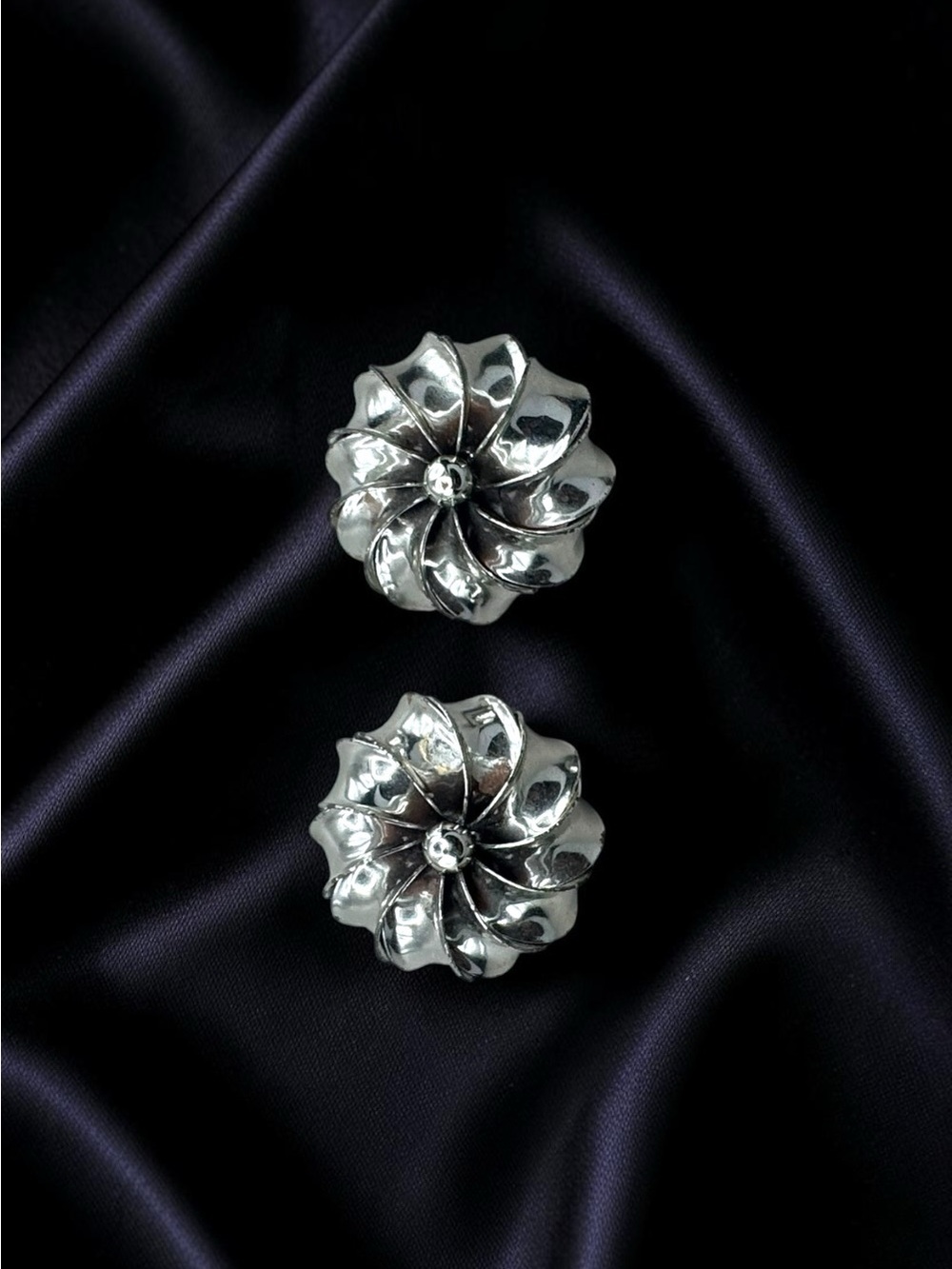 Vintage Silver Tone Flower Clip-On Earrings – 1 Inch Sculptural Swirl Petal